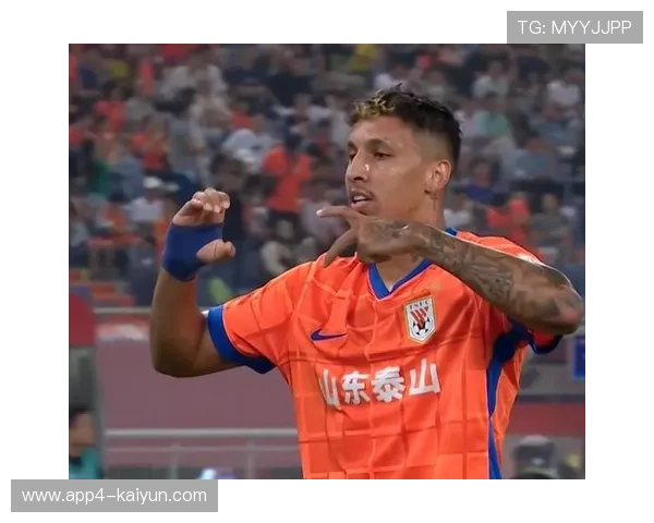 山东泰山外援克雷桑帽子戏法，展现全能前锋价值