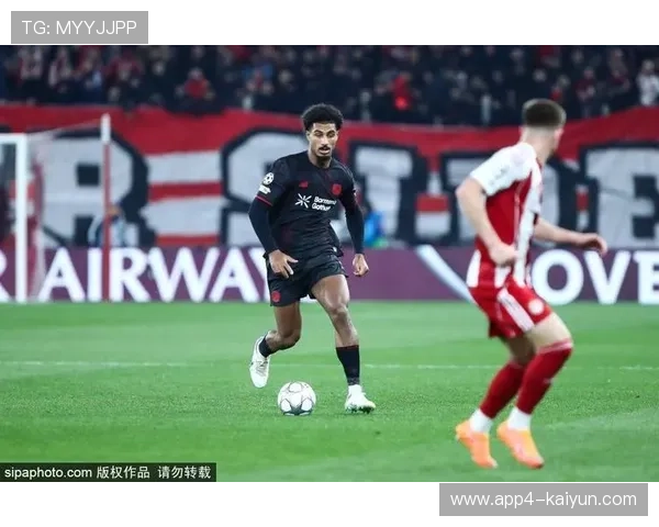 格里马尔多角球助攻希克破门,勒沃库森定位球战术成取胜关键