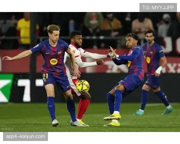 现场侧记：赫罗纳对阵阿尔梅里亚，主队门将多次冲出禁区解围成战术亮点